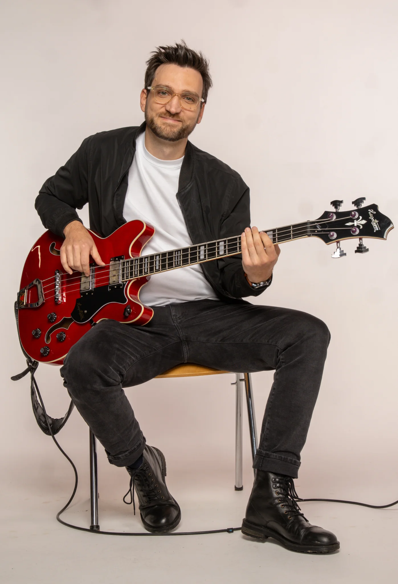 Fabian am Bass im Studio